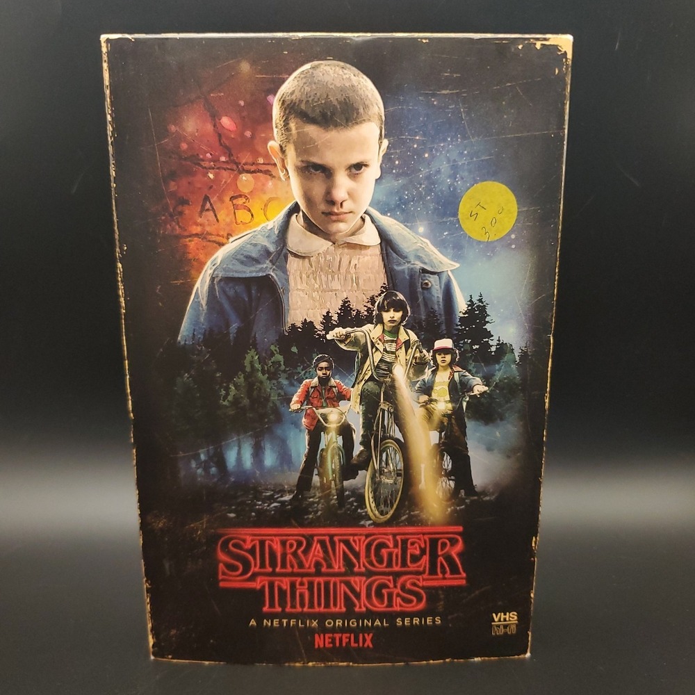 Stranger Things Season 1 Blu-ray/DVD 4 Disc Set Collector's Edition VHS Case